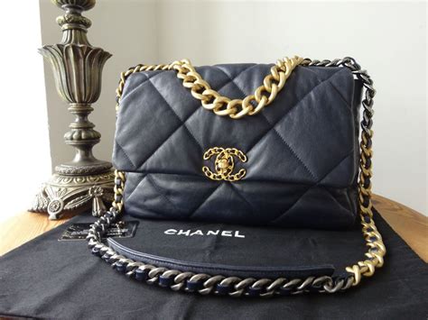 chanel 19 flap bag navy blue